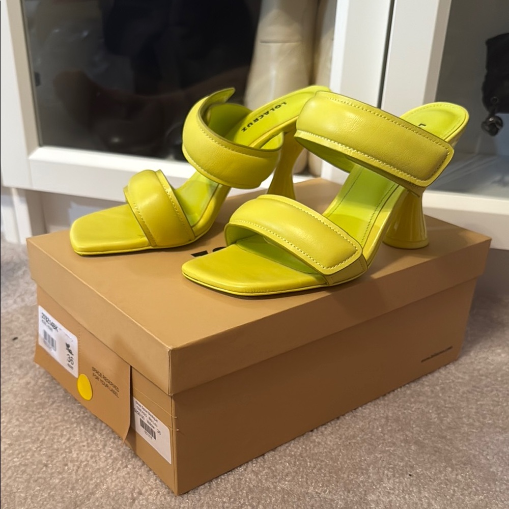 NIB Lola Cruz Women’s Sz 36 Kiwi Sandal